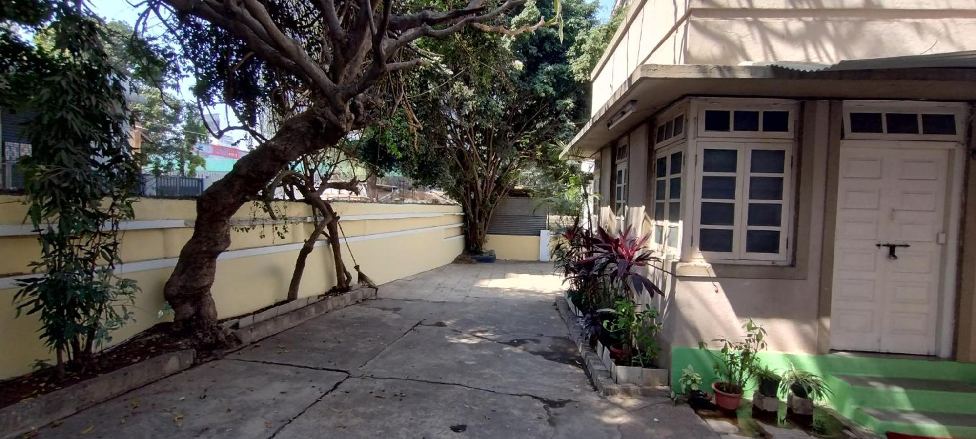 Madhav Bhavan Guest House Pune Eksteriør billede